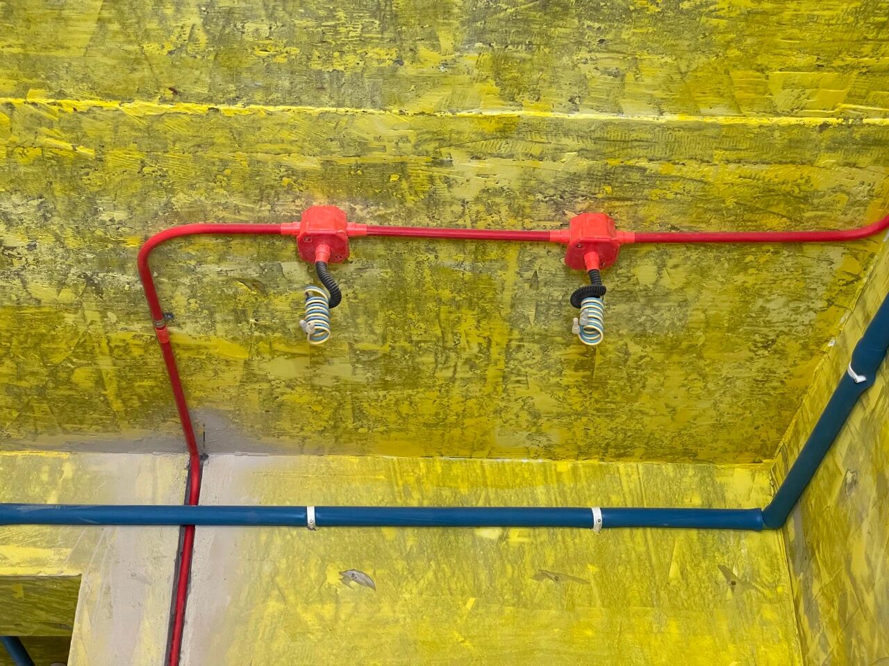 差別真的太大了！南京紅牛裝飾標(biāo)準(zhǔn)化水電工藝vs非正規(guī)／熟人施工隊的水電工藝！04