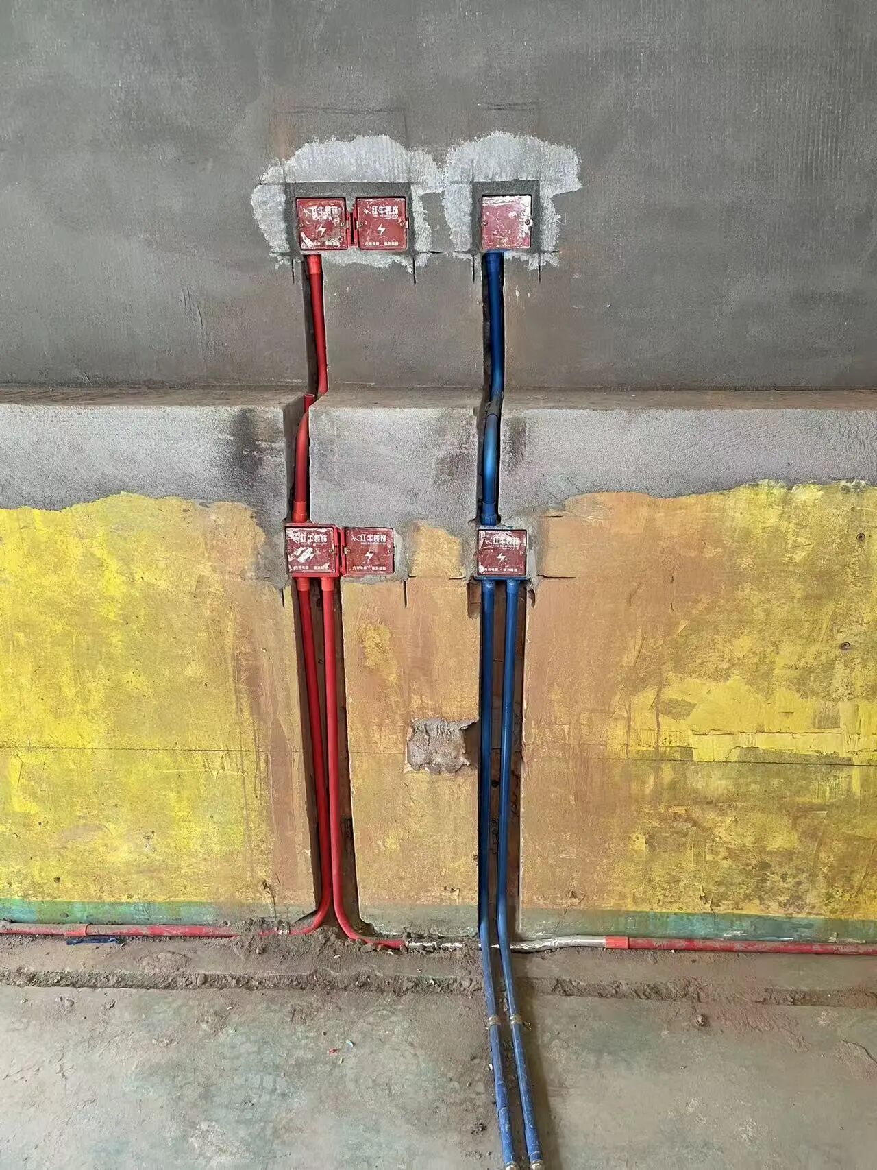 差別真的太大了！南京紅牛裝飾標(biāo)準(zhǔn)化水電工藝vs非正規(guī)／熟人施工隊的水電工藝！11