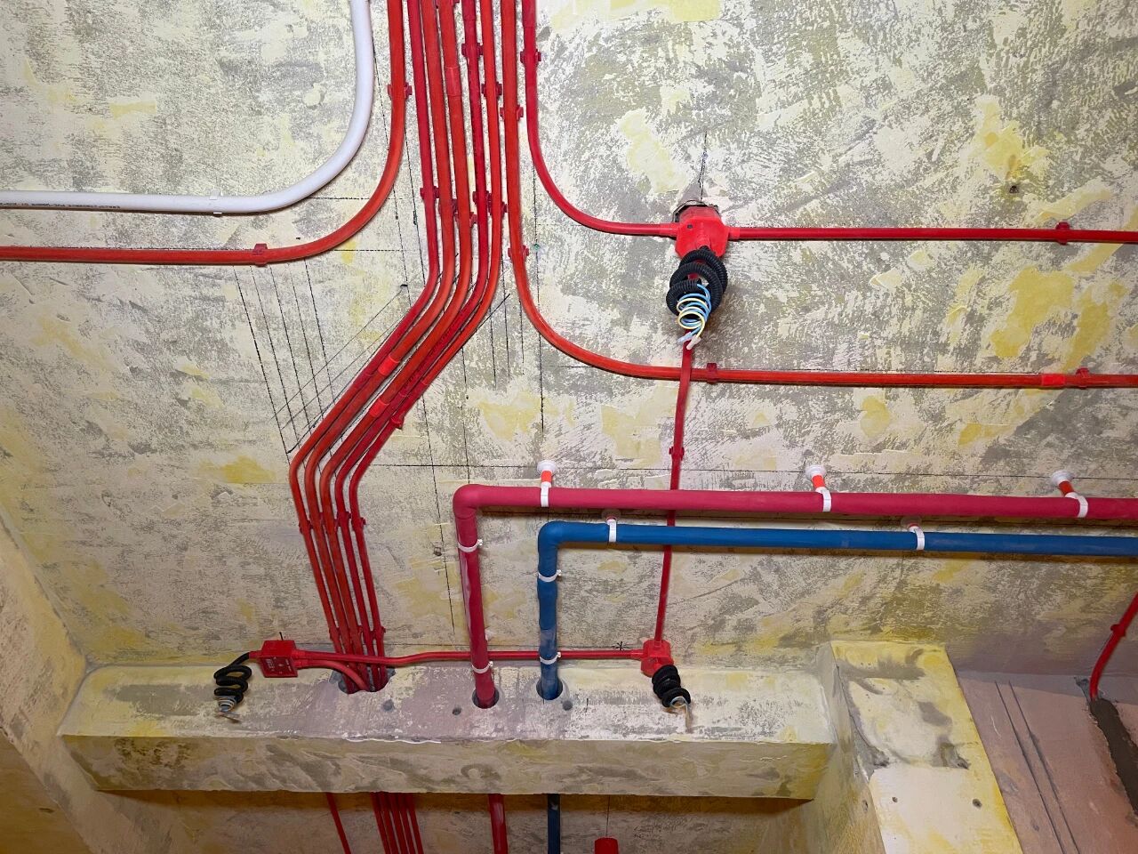 南京比較靠譜的裝修公司？南京紅牛裝飾裝修寶典：新房裝修好多久可以入住？關(guān)鍵在于……01