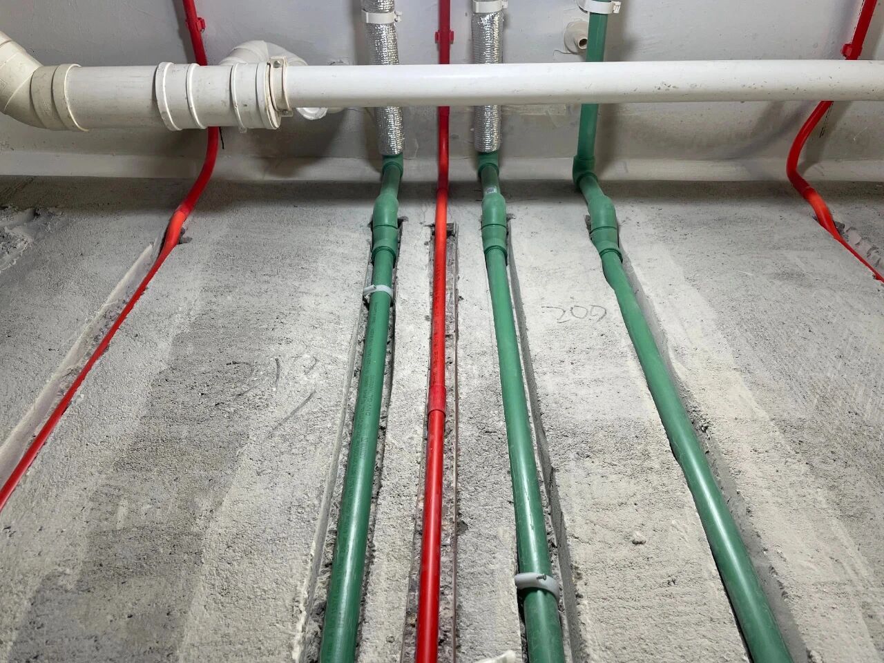 南京比較靠譜的裝修公司？南京紅牛裝飾裝修寶典：新房裝修好多久可以入?。筷P(guān)鍵在于……